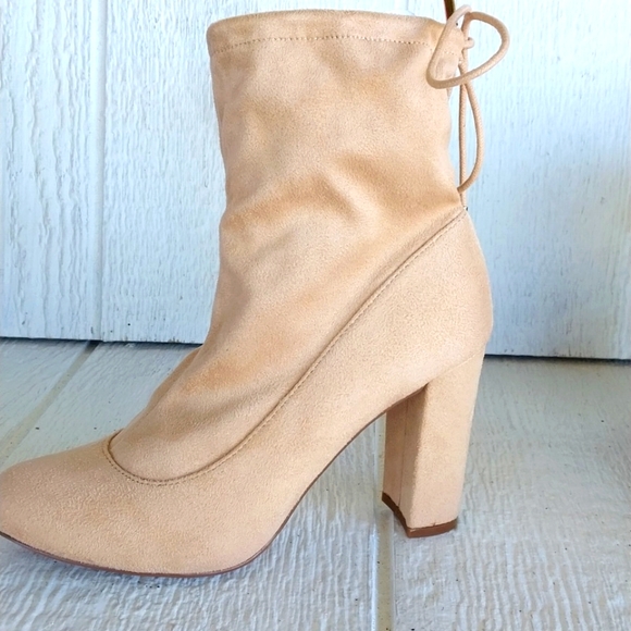 Beige Women's Chunk Heel Boots Size 8 Suede - Picture 3 of 7